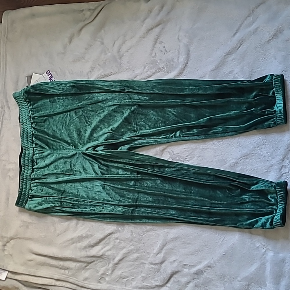2/20$ New women green velvet jogger chic pants one by chapter one